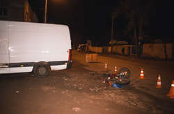  Мотоцикл на повній швидкості протаранив вантажний Volkswagen 