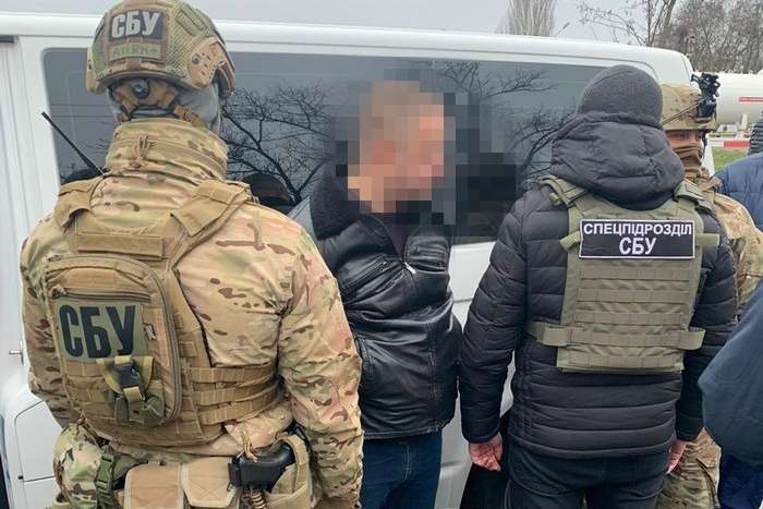 В Одесі посадовці міграційної служби налагодили бізнес із легалізації іноземців - Одеські чиновники міграційної служби займалися незаконною легалізацією іноземців