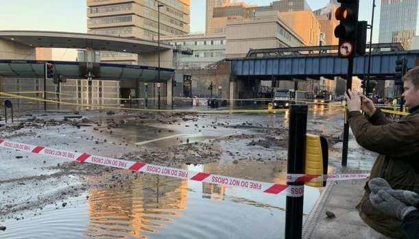 У Лондоні прорвало трубу: станцію метро затопило 