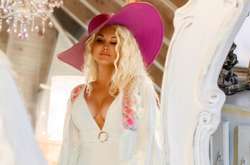  Звезда порассуждала о сексуальности 
  