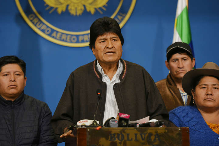 Парламент Болівії прийняв відставку поваленого президента Моралеса