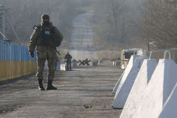 Министр обороны Украины исключил разведение сил по всей линии разграничения