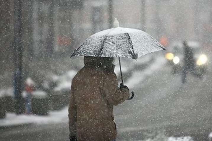 Сегодня киевлянам лучше не выходить на улицу: столица приготовилась к снегопаду