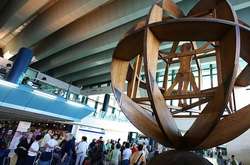  Є три прямі рейси в Ухань з римського аеропорту, а також кілька непрямих рейсів 