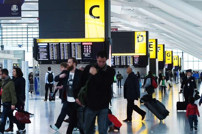В аеропорту Лондона створюють спеціальні зони для перевірки пасажирів з Китаю