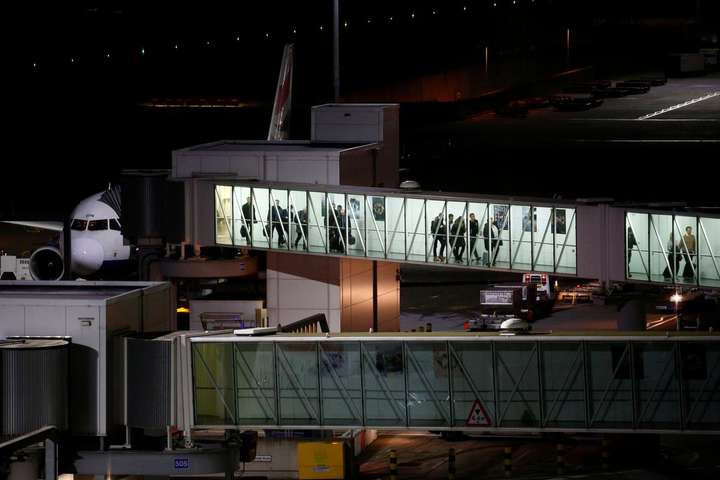 Борьба с новым «китайским» вирусом: аэропорт Лондона создаст специальные зоны прибытия пассажиров
