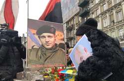 Учасники ходи поклали квіти на місцях, де вбили протестувальників