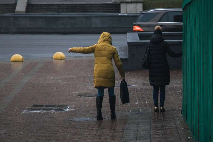 Мокрий сніг та ожеледиця: прогноз погоди в Україні на четвер
