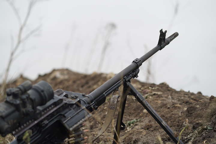 Доба на Донбасі: шість ворожих обстрілів, один боєць Об'єднаних сил загинув