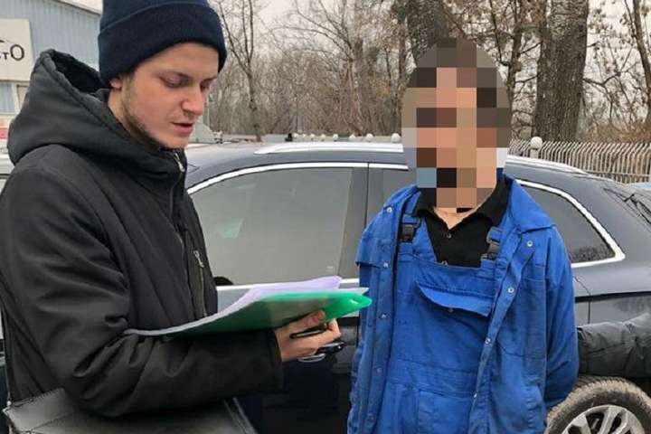 Поліція затримала з наркотиками працівника київської СТО (фото)