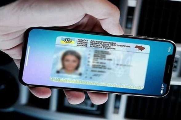 «Паспорт у смартфоні». Уряд обіцяє запустити новий сервіс до кінця лютого