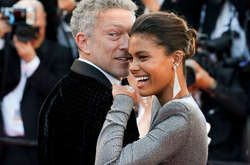  О романе Венсана Касселя и еще 18-летней Тины Кунаки заговорили летом 2015 года 
  