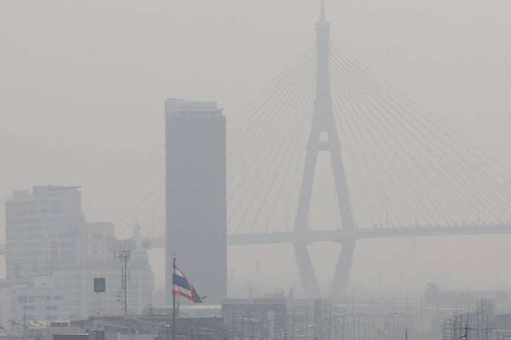 В Бангкоке из-за смога закрыли 450 школ