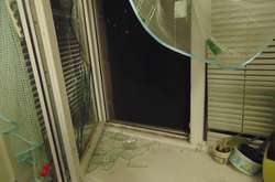  Обравши помешкання на другому поверсі, зловмисник розбив каменем вікно та заліз всередину 