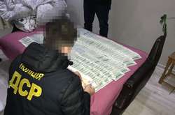 Поліція затримала банду, що вимагала гроші у жителів Львівщини, які повернулися із заробітків