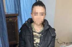 Дівчина збувала заборонені речовини у квартирі на вулиці Михайлівській