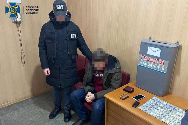 СБУ затримала на хабарі начальника юридичного відділу «Укроборонпрому» (фото)