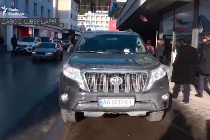 Українець у Давосі припаркував джип на тротуарі та отримав солідний штраф