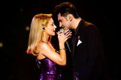  Тину Кароль до сих пор подозревают в романтических отношениях с певцом Даном Баланом 
  