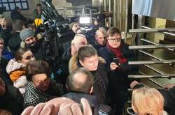 Депутати прийшли у ДБР з вимогою не призначати адвоката Януковича 