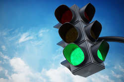 Коли їдеш зеленою хвилею зі швидкістю 40-50 км/год, то горить зелене світло