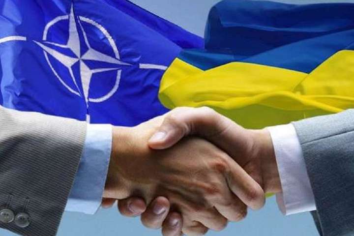 В Україні презентували перший підручник з НАТОзнавства