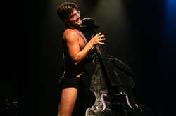  Осторожно: каждый зритель может стать участником представления 
  