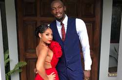  33-летний спортсмен является рекордсменом мира в беге на 100 и 200 метров, а также эстафете 4 по 100 метров 
  