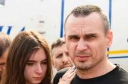 Сенцов: Я бачу приклад Вакарчука, який щиро намагається вникнути в усьому цьому розібратися. Але політика – брудне болото