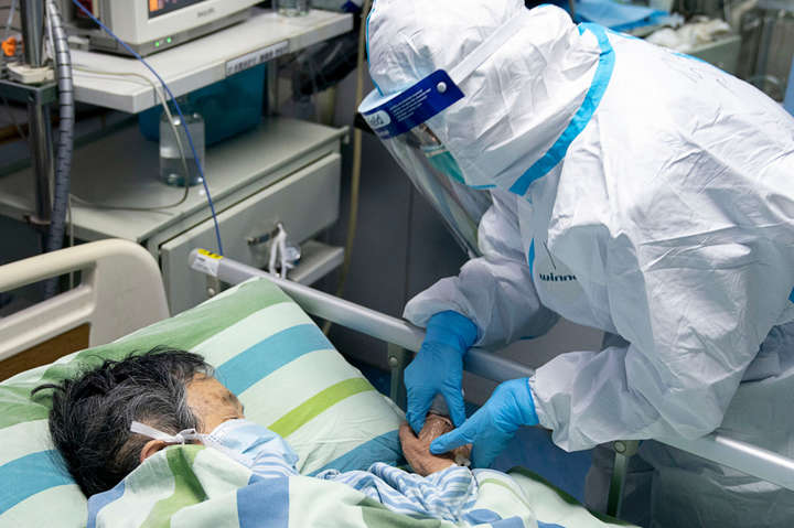 Жертвами коронавірусу в Китаї стали вже 54 особи, заражених — майже 2000