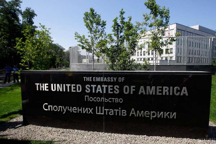 Слідчі Держдепу допитали сотні співробітників посольства США в Україні – ЗМІ