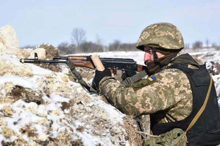 За добу на Донбасі зафіксовано 10 ворожих обстрілів, одного бійця поранено