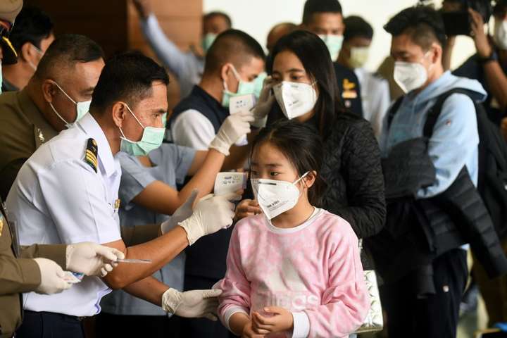 МОЗ Китаю: коронавірус можуть передавати люди без симптомів 
