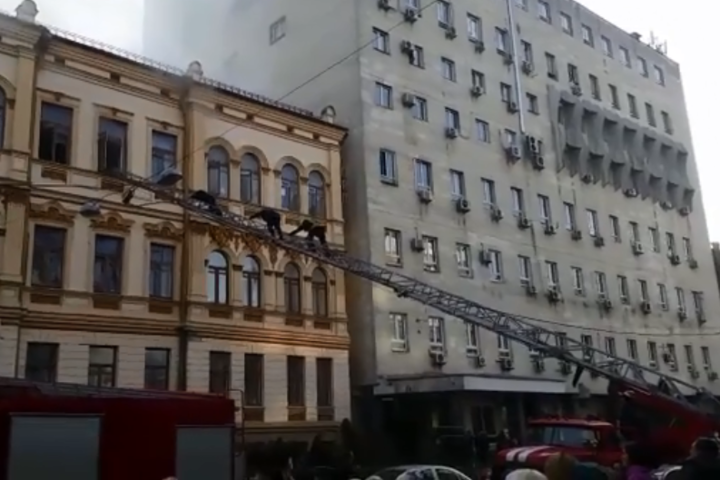 В Киеве горит Министерство культуры (видео)