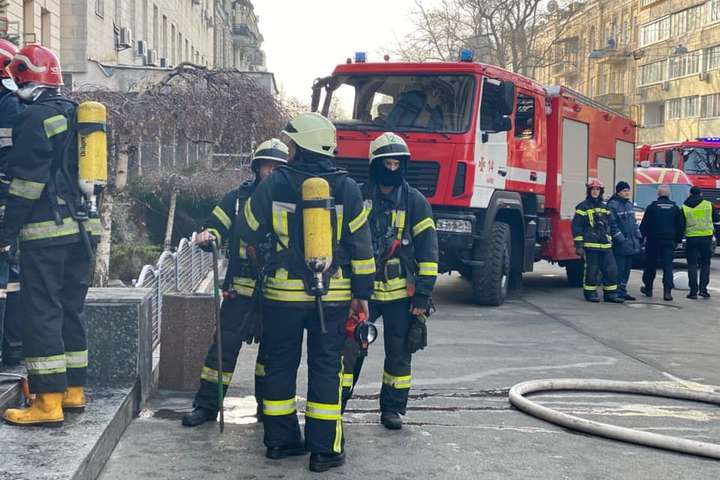 Спасатели потушили пожар в Министерстве культуры