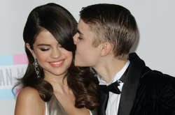  27-летняя Селена Гомес призналась, что считает свой новый альбом «Rare» дневником откровенности 
  