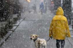 На Україну насувається циклон з мокрим снігом, дощами та сильним вітром 