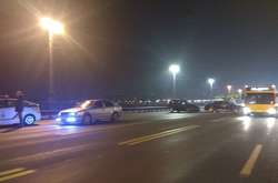  Через зіткнення три машини заблокували проїзд у бік лівого берега 