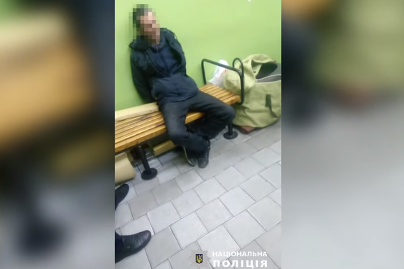 У харківському метро у чоловіка вилучили гранату (відео)