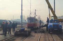 На Троєщині у трамвая на ходу відвалилися колеса (фото)