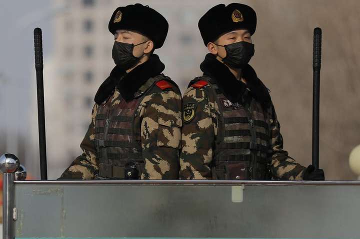 15-миллионный город в Китае частично ввел военное положение