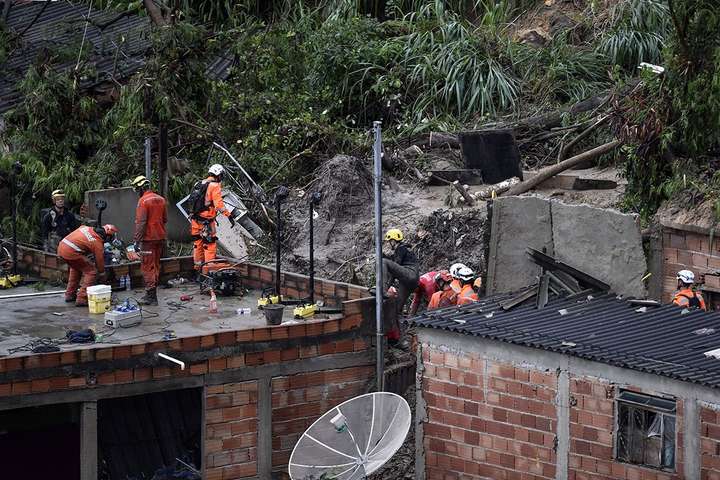 Оползни и наводнения наделали беды в Бразилии: 57 человек погибли, 20 тысяч эвакуированы