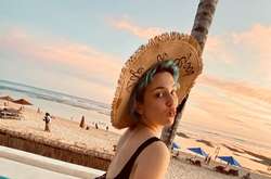 Марув в купальнике нежно целовалась с мужем на Бали