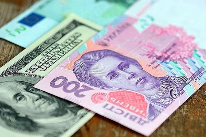 Нацбанк продовжує обвалювати гривню: курс валют на 29 січня