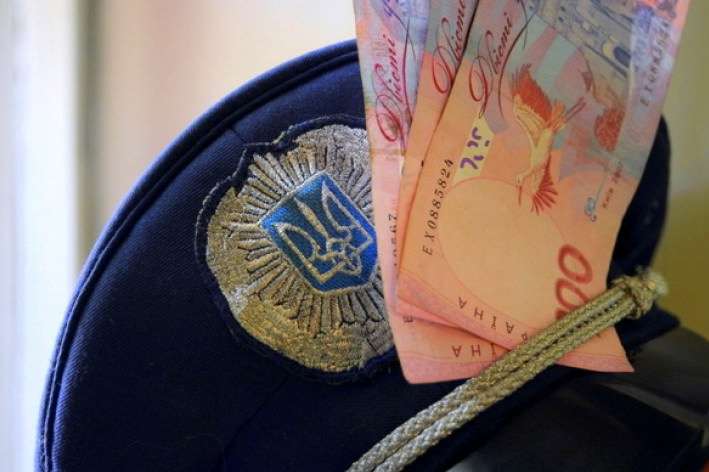 «Перевертня у погонах» затримали під час чергової сплати «податку» - Під Києвом затримано чергового «перевертня у погонах»