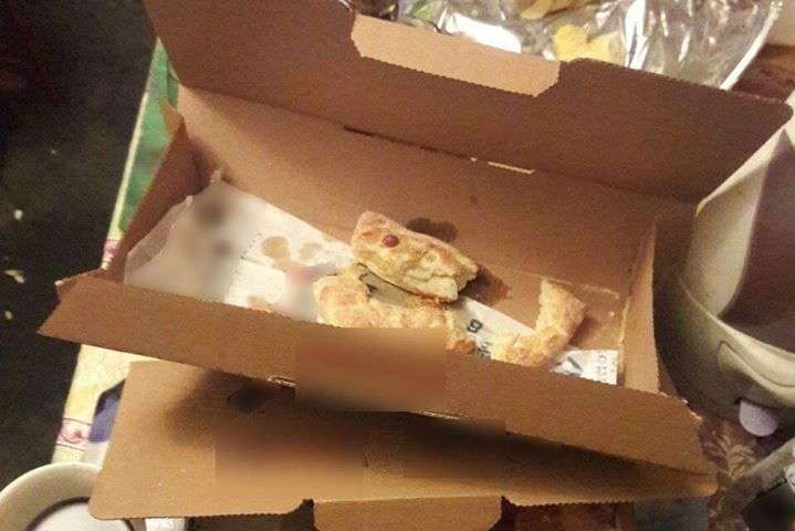 У Києві замовники піци виставили кур’єра за двері, не заплативши