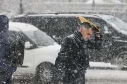 Сніг, вітер та ожеледиця: у четвер на киян чекає «нельотна» погода