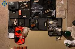 У Миколаєві затримали військових, які продавали зброю