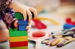 У Чернівцях вихователька вчила дітей робити їй масаж