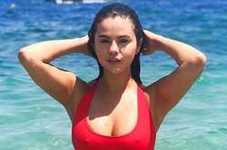   27-летняя Селена Гомес после долгого перерыва вернулась к музыкальной карьере 
  